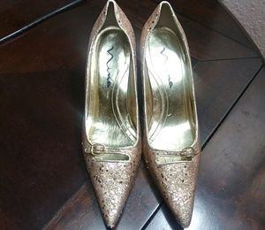 3/$15. Nina Gold Glitter 👠